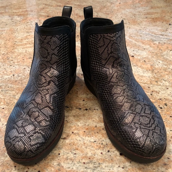 Fitflop Shoes - Fitflop Alexa Snake Print Chelsea Boot